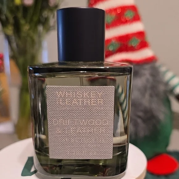 Whiskey Leather Eau de Parfum - Sophisticated Black Fragrance - Picture 1 of 2